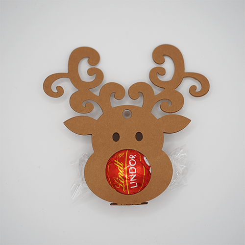 Rentier mit Lindtkugel in beige