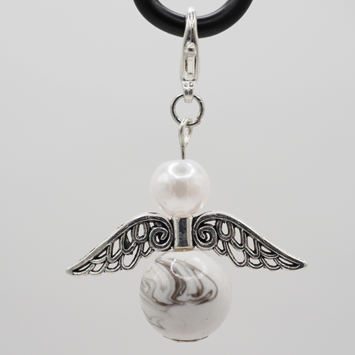 Schutzengel mit Marmorperle pastell weiss Schutzengel mit Marmorperle pastell weiss