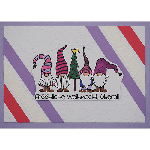 Weihnachtskarte mit vier Wichteln und Tannenbaum lila